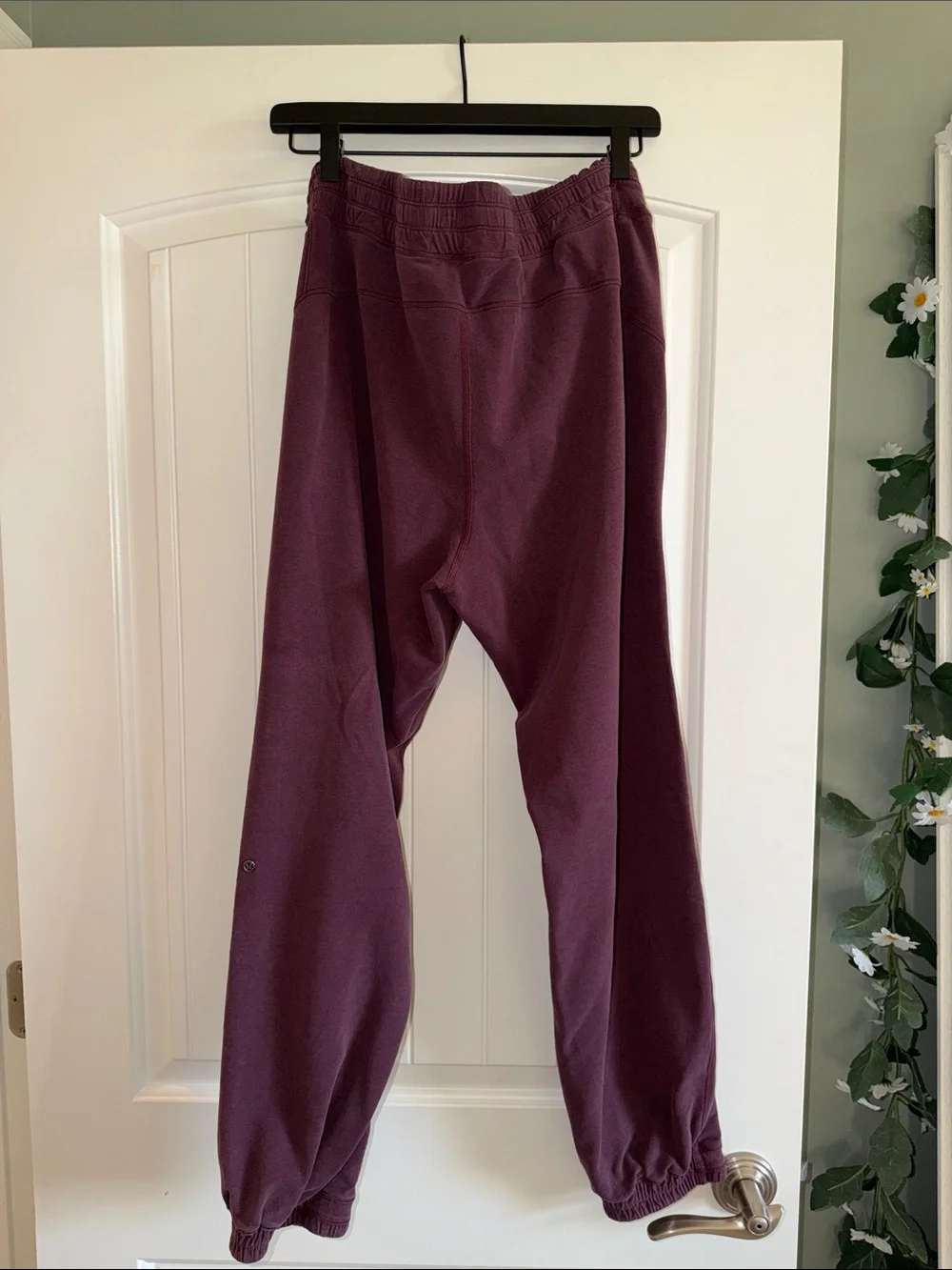 Lululemon W 16 - Dark Purple Joggers - Sweatpants with Drawstring Waist